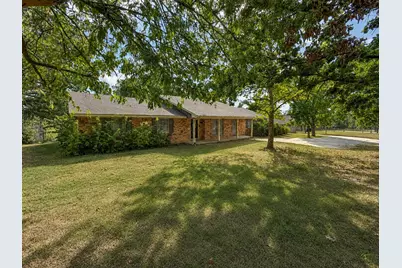 417 W McCart Street, Krum, TX 76249 - Photo 1