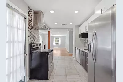 911 Reverchon Drive, Dallas, TX 75211 - Photo 9