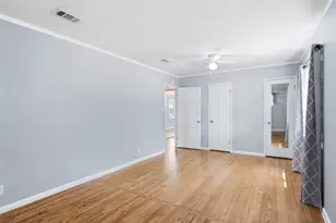 911 Reverchon Dr, Dallas, TX 75211 - Photo 15