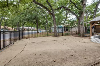 1801 Green Oaks Drive, Irving, TX 75061 - Photo 31