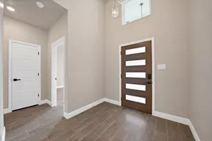 2210 San Saba Ct, Granbury, TX 76048 - Photo 5