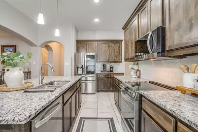 2721 Buffalo Run, Burleson, TX 76028 - Photo 13