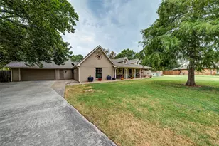 3805 Berry Hill Ct, Flower Mound, TX 75028 - Photo 3