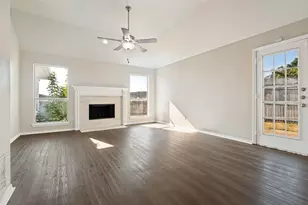 1042 Westover Dr, Lancaster, TX 75134 - Photo 3