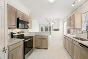 513 Creek Ct, Lewisville, TX 75067 - Photo 5
