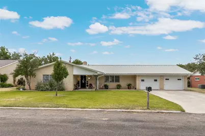 1607 Earl Street, Goldthwaite, TX 76844 - Photo 31