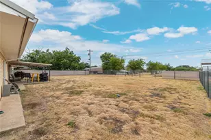 1607 Earl St, Goldthwaite, TX 76844 - Photo 25