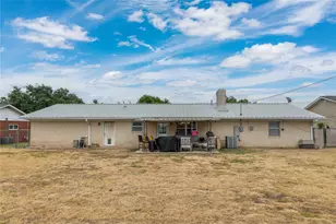1607 Earl St, Goldthwaite, TX 76844 - Photo 23