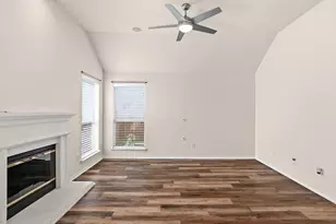 3860 Gillespie Dr, Carrollton, TX 75010 - Photo 9