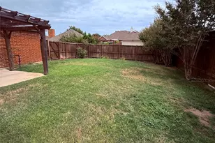 3860 Gillespie Dr, Carrollton, TX 75010 - Photo 3