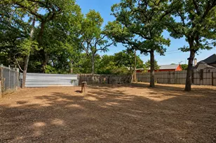 1005 Winnie St, Fort Worth, TX 76112 - Photo 13