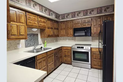 1425 Palmnold Circle W, Fort Worth, TX 76120 - Photo 9