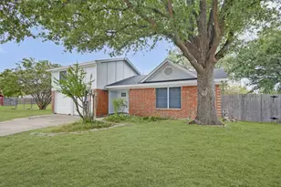 6401 Greenfield Ct, Watauga, TX 76148 - Photo 3