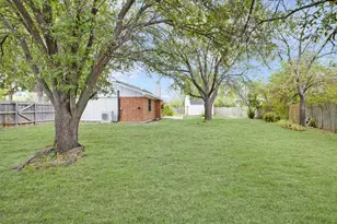 6401 Greenfield Ct, Watauga, TX 76148 - Photo 37