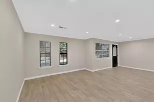 2441 Lakeshore Dr, Grand Prairie, TX 75051 - Photo 7