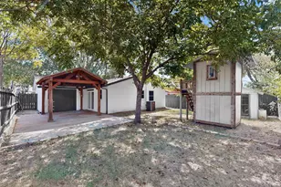 2441 Lakeshore Dr, Grand Prairie, TX 75051 - Photo 37