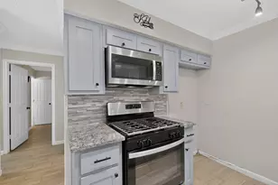 2441 Lakeshore Dr, Grand Prairie, TX 75051 - Photo 17