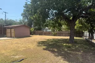 801 Mt Auburn Ave, Dallas, TX 75223 - Photo 11