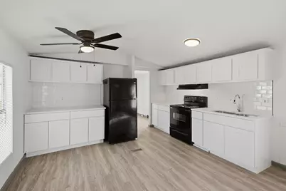904 Flamingo Road, Granbury, TX 76049 - Photo 9