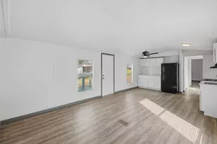 904 Flamingo Rd, Granbury, TX 76049 - Photo 7
