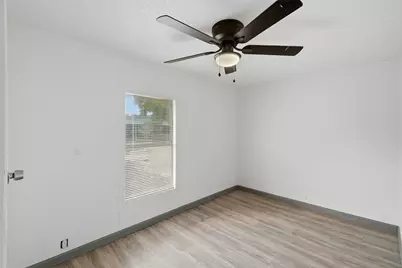 904 Flamingo Road, Granbury, TX 76049 - Photo 17