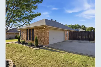 7525 Sean Drive, North Richland Hills, TX 76182 - Photo 17