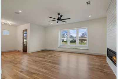 205 W 7th Street, Justin, TX 76247 - Photo 5