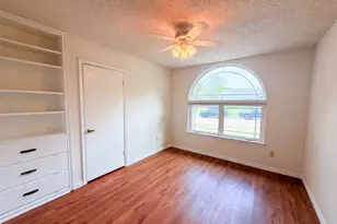301 Hillside Ct, Garland, TX 75043 - Photo 13