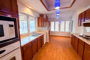 301 Hillside Ct, Garland, TX 75043 - Photo 9