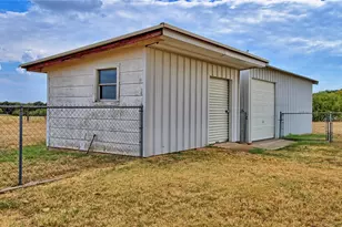 437 Jakes Rd, Bowie, TX 76230 - Photo 39