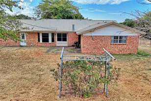 437 Jakes Rd, Bowie, TX 76230 - Photo 11