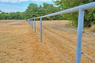 437 Jakes Rd, Bowie, TX 76230 - Photo 17