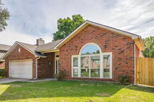 2049 Wedgewood Dr, Grapevine, TX 76051 - Photo 3