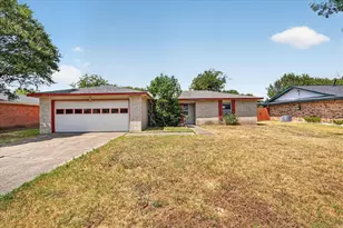 203 Myrtle Ave, Waxahachie, TX 75165 - Photo 1