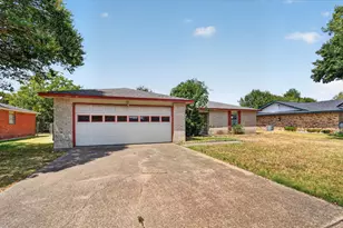 203 Myrtle Ave, Waxahachie, TX 75165 - Photo 3