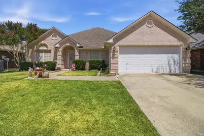 1112 Badbury Lane, Grand Prairie, TX 75052 - Photo 1