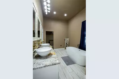 929 N 12th Street, Waco, TX 76707 - Photo 9