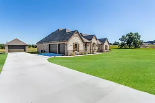 1014 Gonzollas Rd, Springtown, TX 76082 - Photo 3