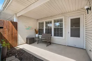 704 Creekwood Dr, Lewisville, TX 75067 - Photo 11