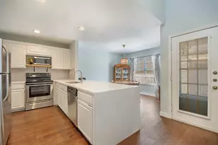 704 Creekwood Dr, Lewisville, TX 75067 - Photo 5
