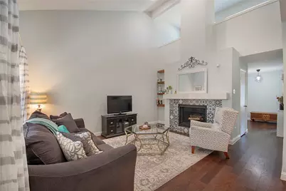 704 Creekwood Drive, Lewisville, TX 75067 - Photo 5