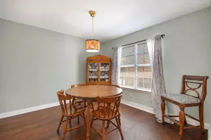 704 Creekwood Dr, Lewisville, TX 75067 - Photo 9