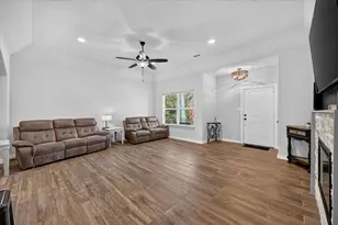 705 Phillips Ct, Mansfield, TX 76063 - Photo 3