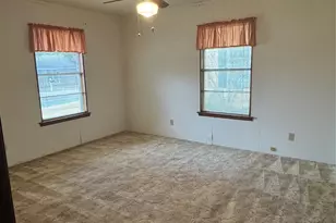 314 Hall St, Whitesboro, TX 76273 - Photo 9
