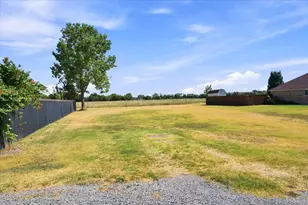 104 Butler St, Savoy, TX 75479 - Photo 27