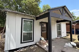 207 Austin St, Farmersville, TX 75442 - Photo 1