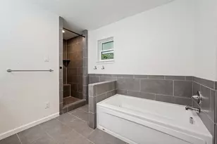 10131 Pensive Dr, Dallas, TX 75229 - Photo 17