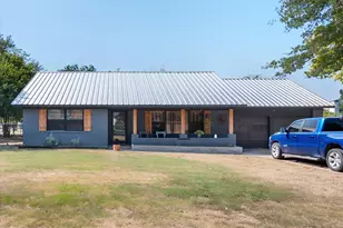 427 E Bradley St, Fairfield, TX 75840 - Photo 1