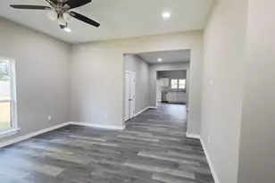223 E Shreveport St, Van Alstyne, TX 75495 - Photo 9