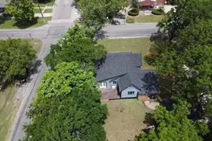223 E Shreveport St, Van Alstyne, TX 75495 - Photo 3